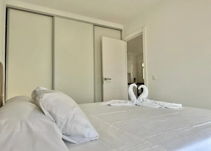 Torres De Yomely - M6g * أرونا