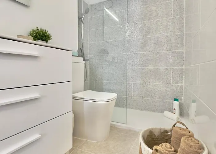 Torres De Yomely - M6g * أرونا